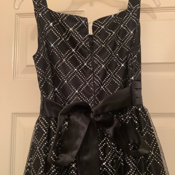 Two Dress - Picture 6 of 8